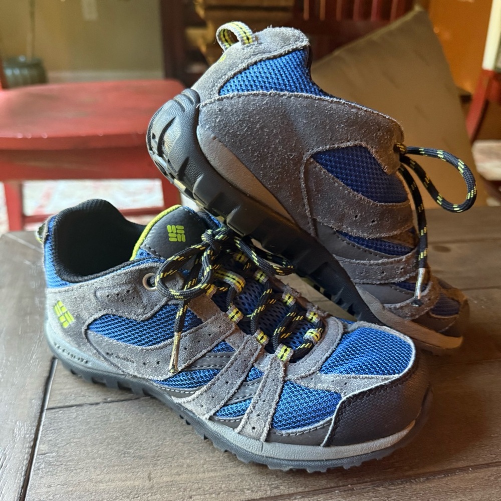 Columbia Boys Hiking Shoes Size 3 Like New - Picture 3 of 4